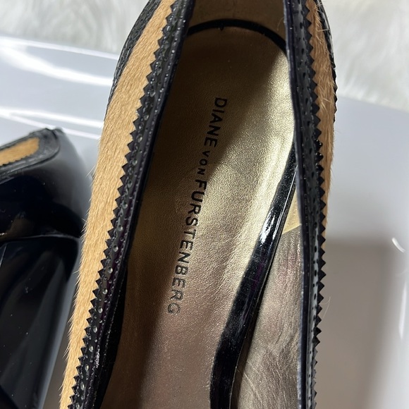 Diane Von Furstenberg Stylish Black and Tan Women's Heels - Picture 9 of 9